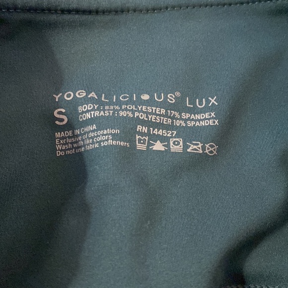 Yogalicious Teal Capris - Picture 2 of 3